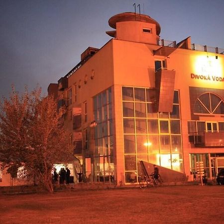 Hotel And Park Divoka Voda ブラチスラヴァ エクステリア 写真