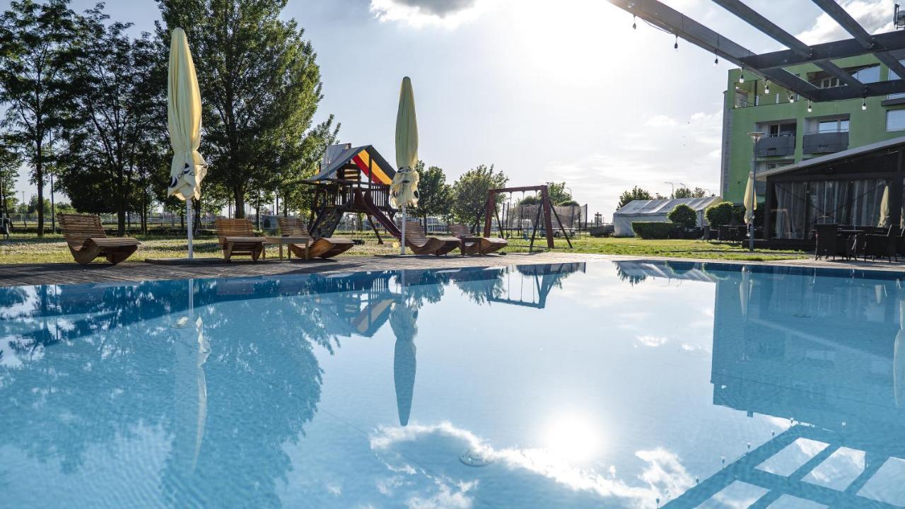 Hotel And Park Divoka Voda ブラチスラヴァ エクステリア 写真
