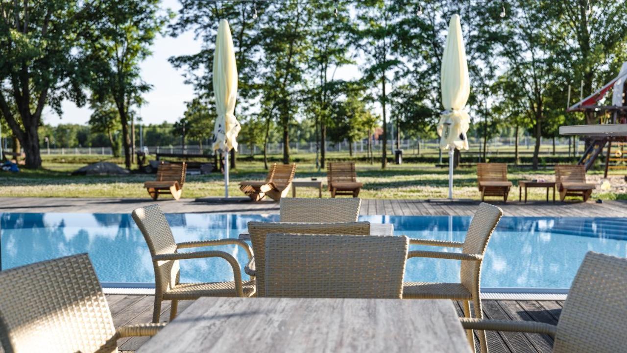Hotel And Park Divoka Voda ブラチスラヴァ エクステリア 写真