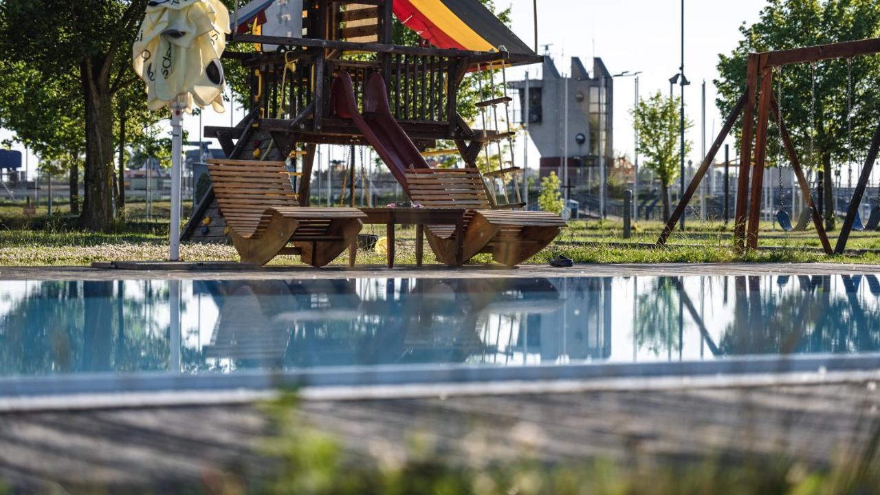 Hotel And Park Divoka Voda ブラチスラヴァ エクステリア 写真