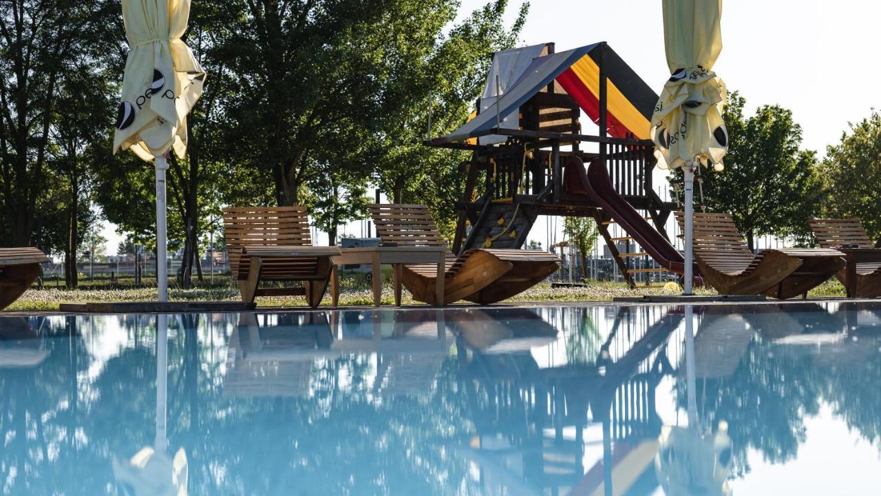 Hotel And Park Divoka Voda ブラチスラヴァ エクステリア 写真