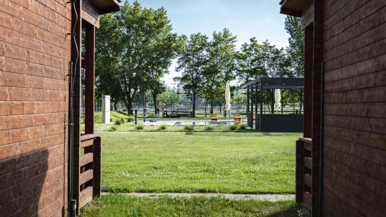 Hotel And Park Divoka Voda ブラチスラヴァ エクステリア 写真