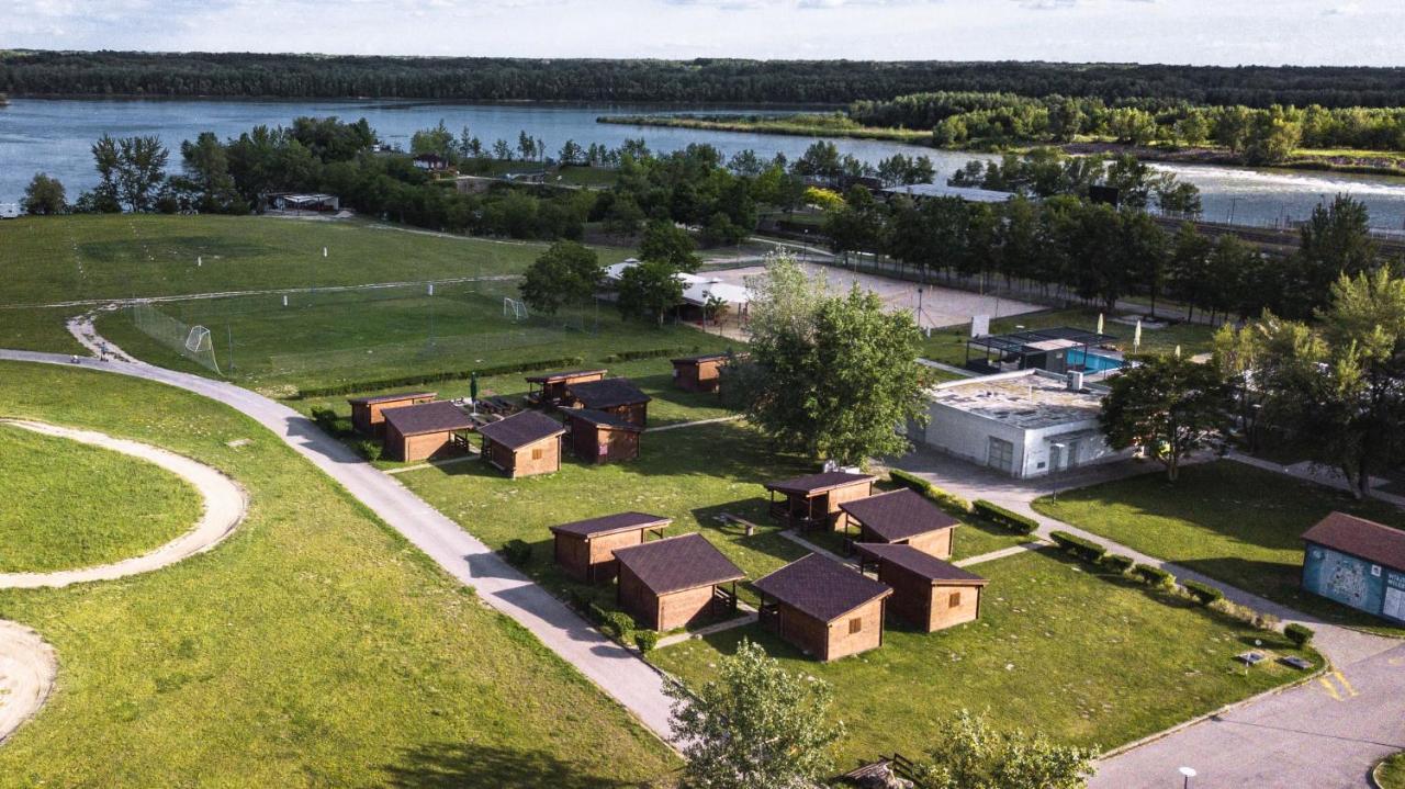 Hotel And Park Divoka Voda ブラチスラヴァ エクステリア 写真