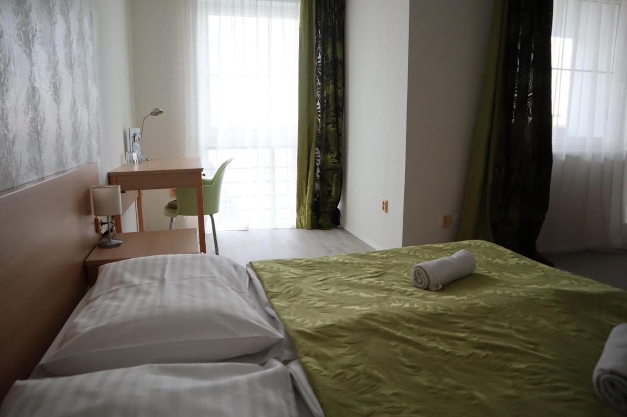 Hotel And Park Divoka Voda ブラチスラヴァ エクステリア 写真
