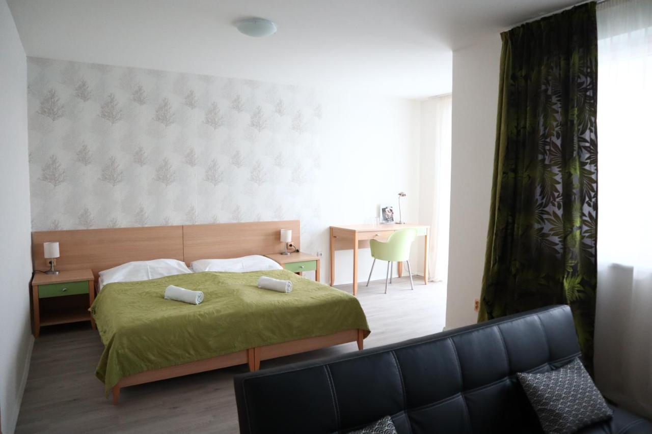 Hotel And Park Divoka Voda ブラチスラヴァ エクステリア 写真