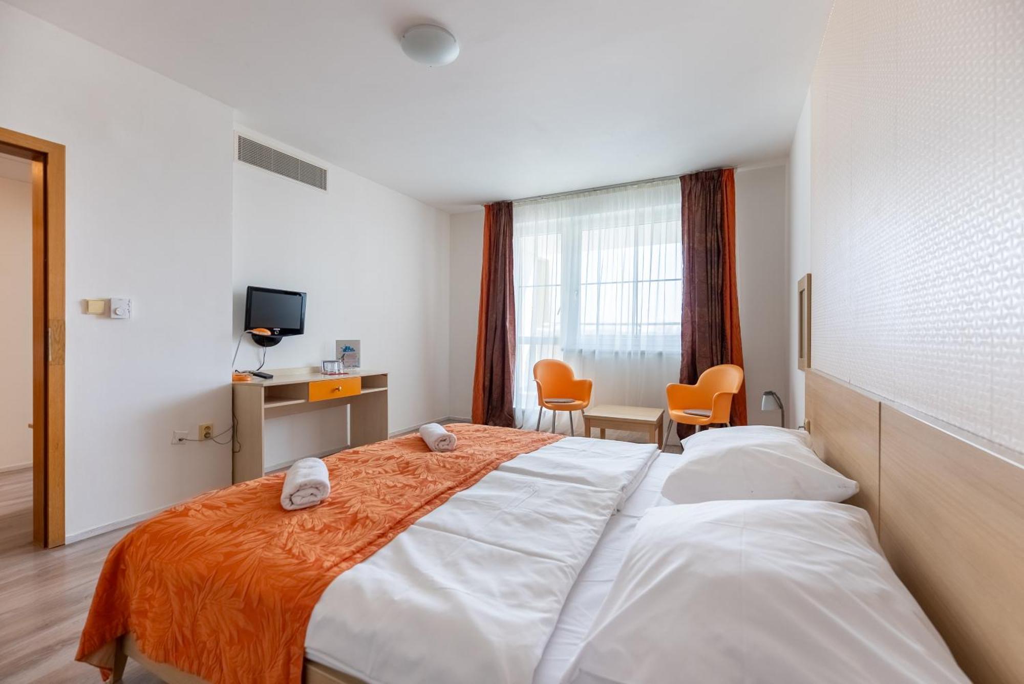 Hotel And Park Divoka Voda ブラチスラヴァ エクステリア 写真