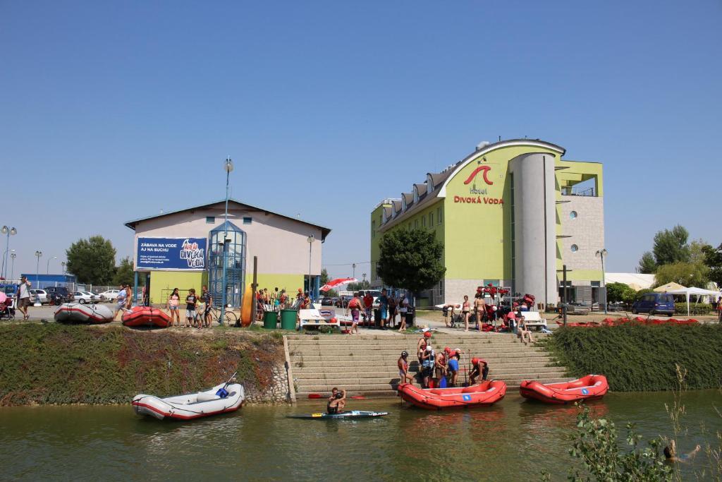 Hotel And Park Divoka Voda ブラチスラヴァ エクステリア 写真