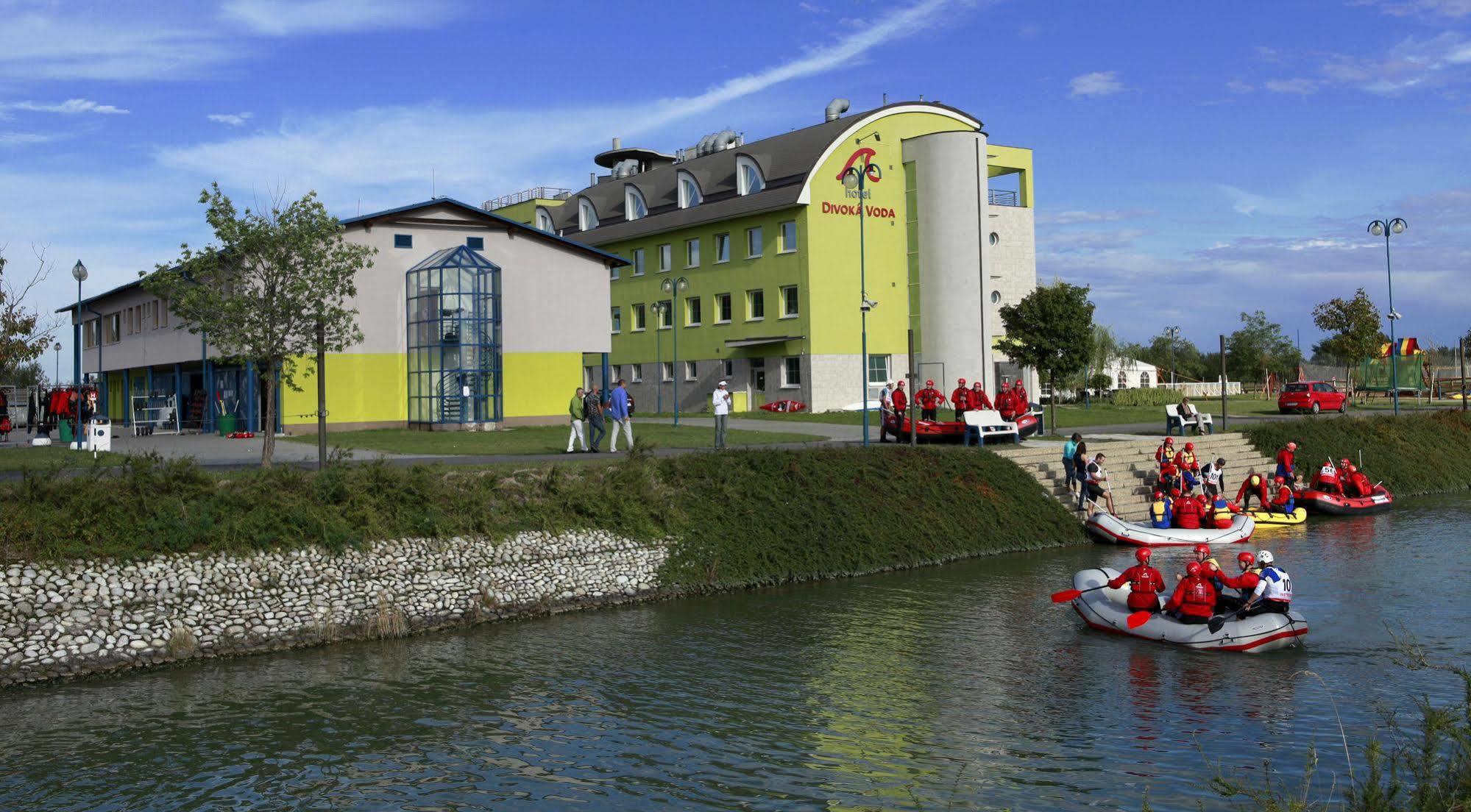 Hotel And Park Divoka Voda ブラチスラヴァ エクステリア 写真